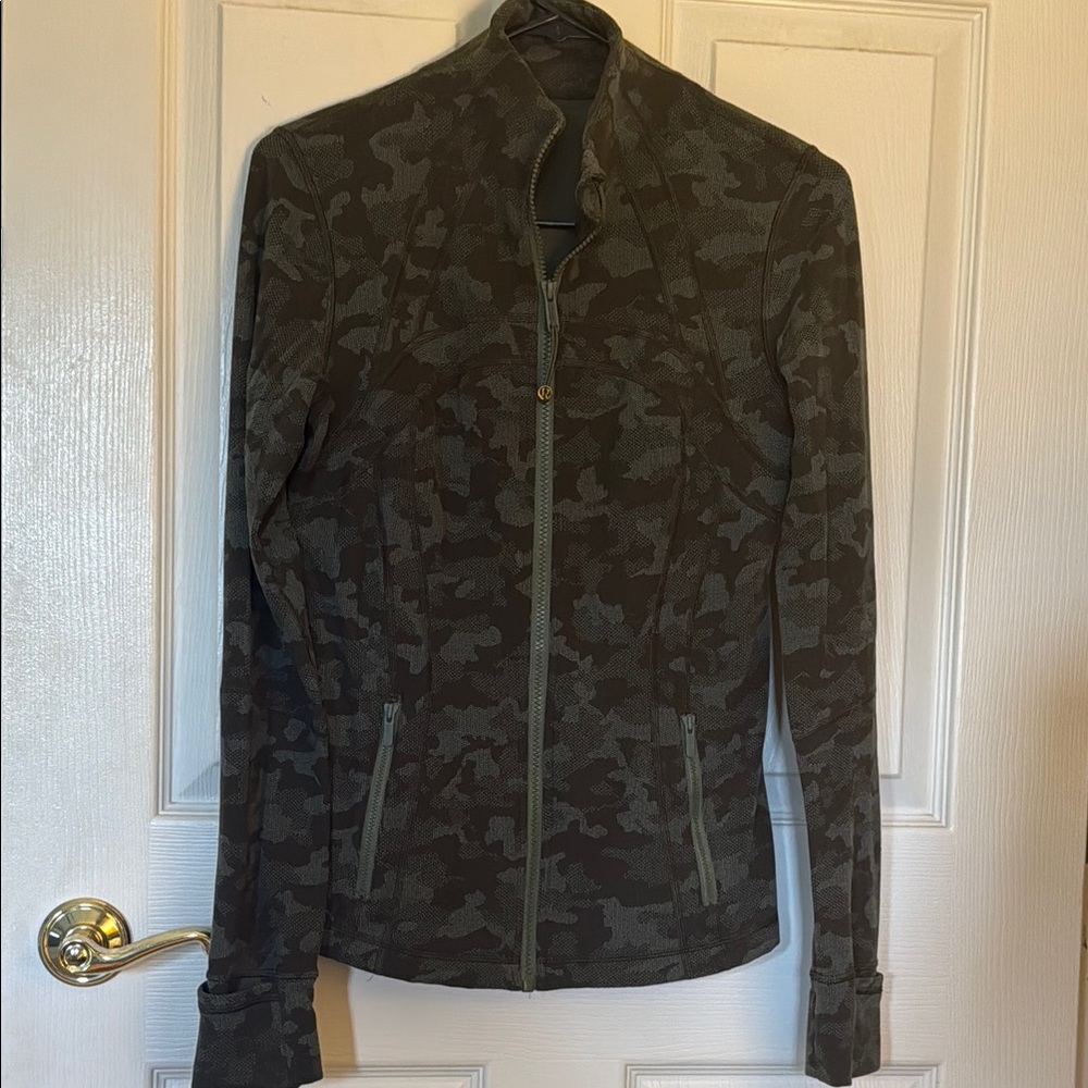 Lululemon Camouflage Zip-Up Jacket sz 8